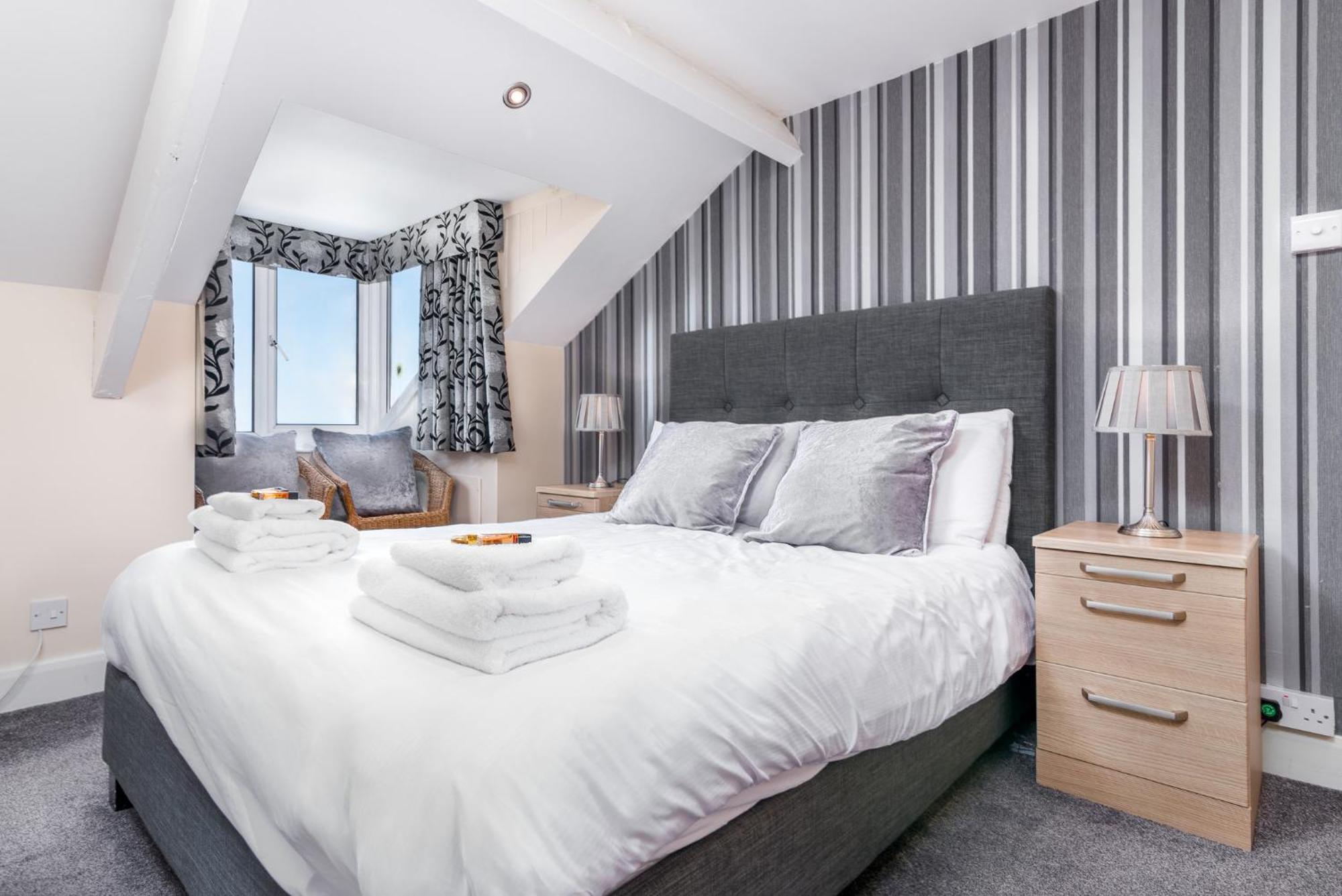 Riviera Guesthouse Уитби Екстериор снимка