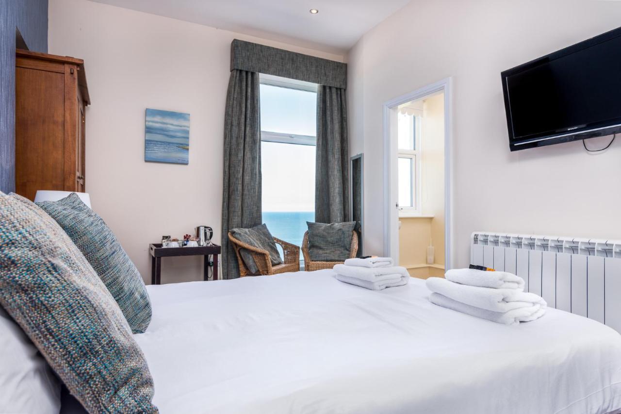 Riviera Guesthouse Уитби Екстериор снимка