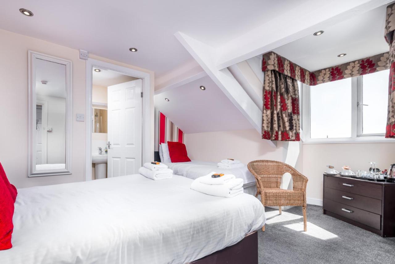 Riviera Guesthouse Уитби Екстериор снимка