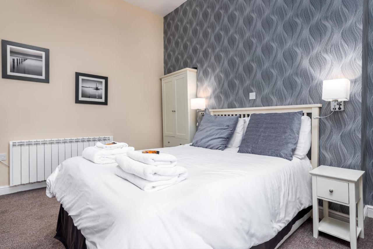 Riviera Guesthouse Уитби Екстериор снимка