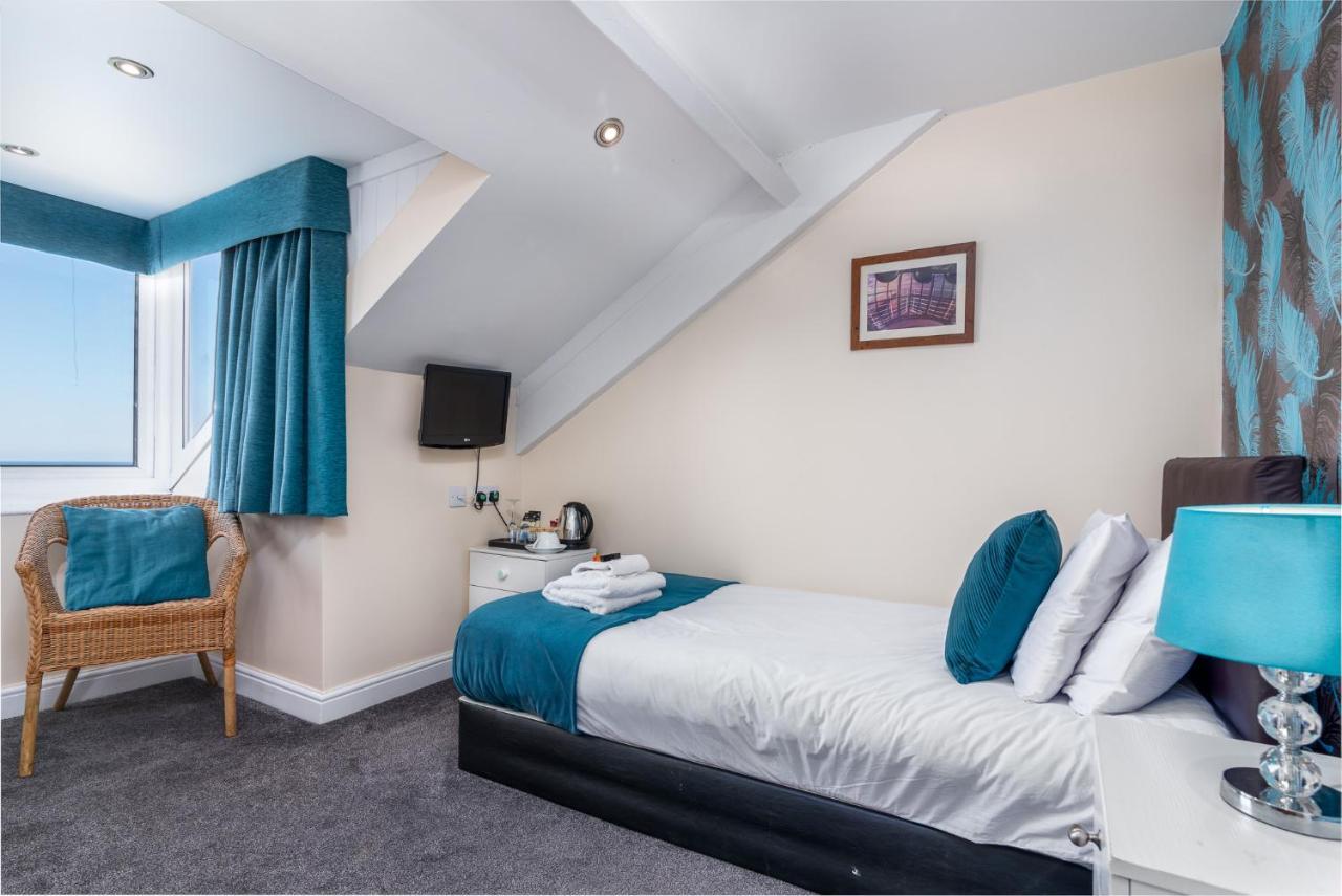 Riviera Guesthouse Уитби Екстериор снимка