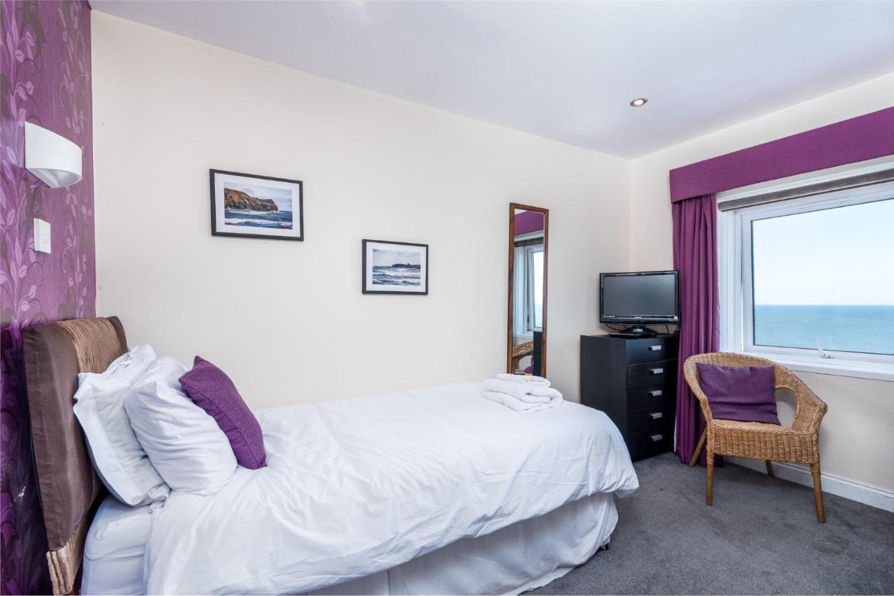 Riviera Guesthouse Уитби Екстериор снимка