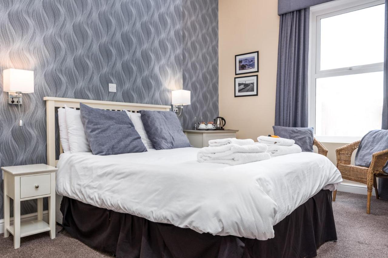 Riviera Guesthouse Уитби Екстериор снимка