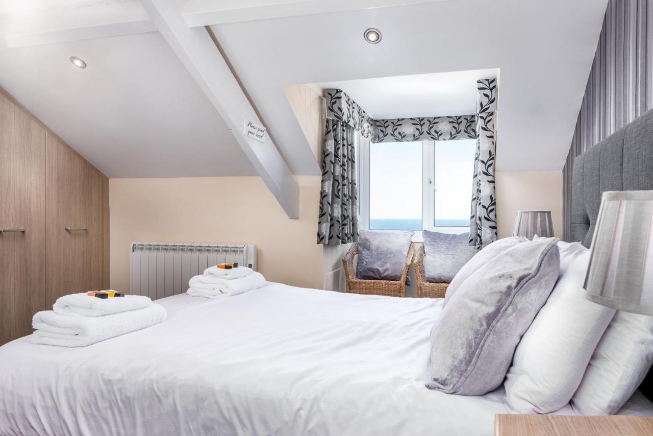 Riviera Guesthouse Уитби Екстериор снимка