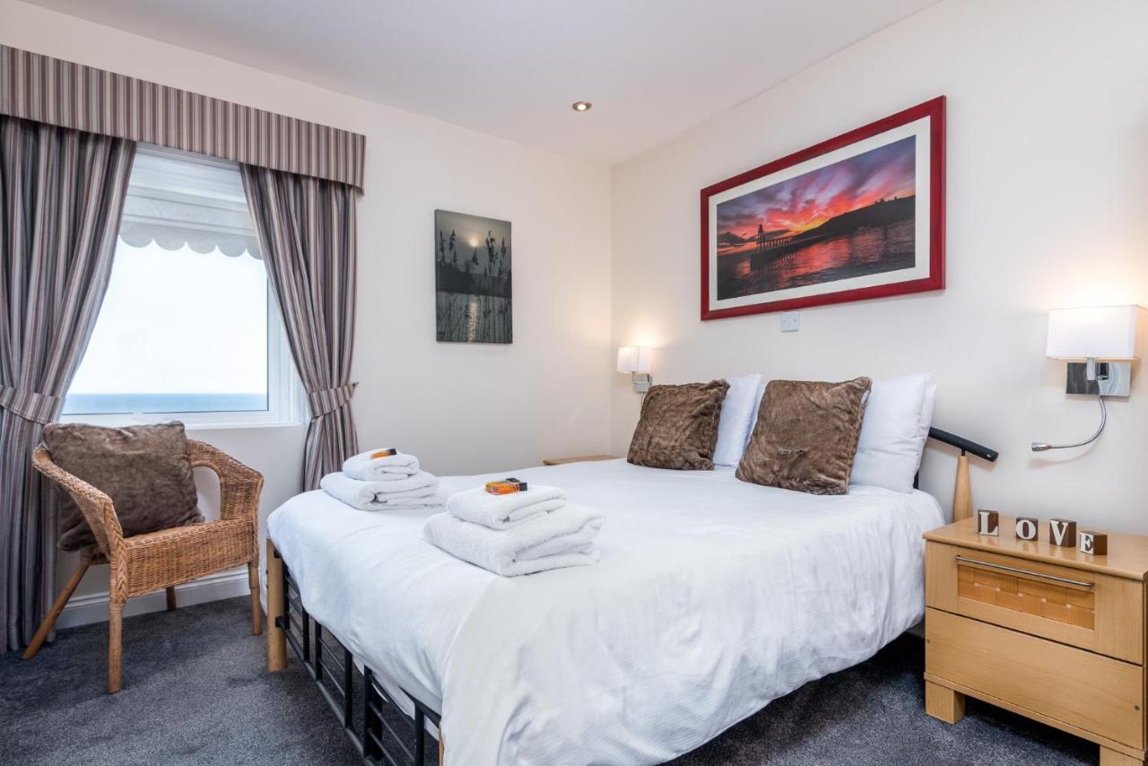 Riviera Guesthouse Уитби Екстериор снимка
