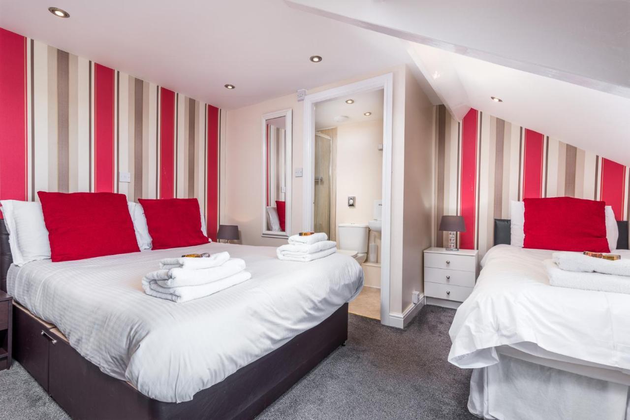 Riviera Guesthouse Уитби Екстериор снимка