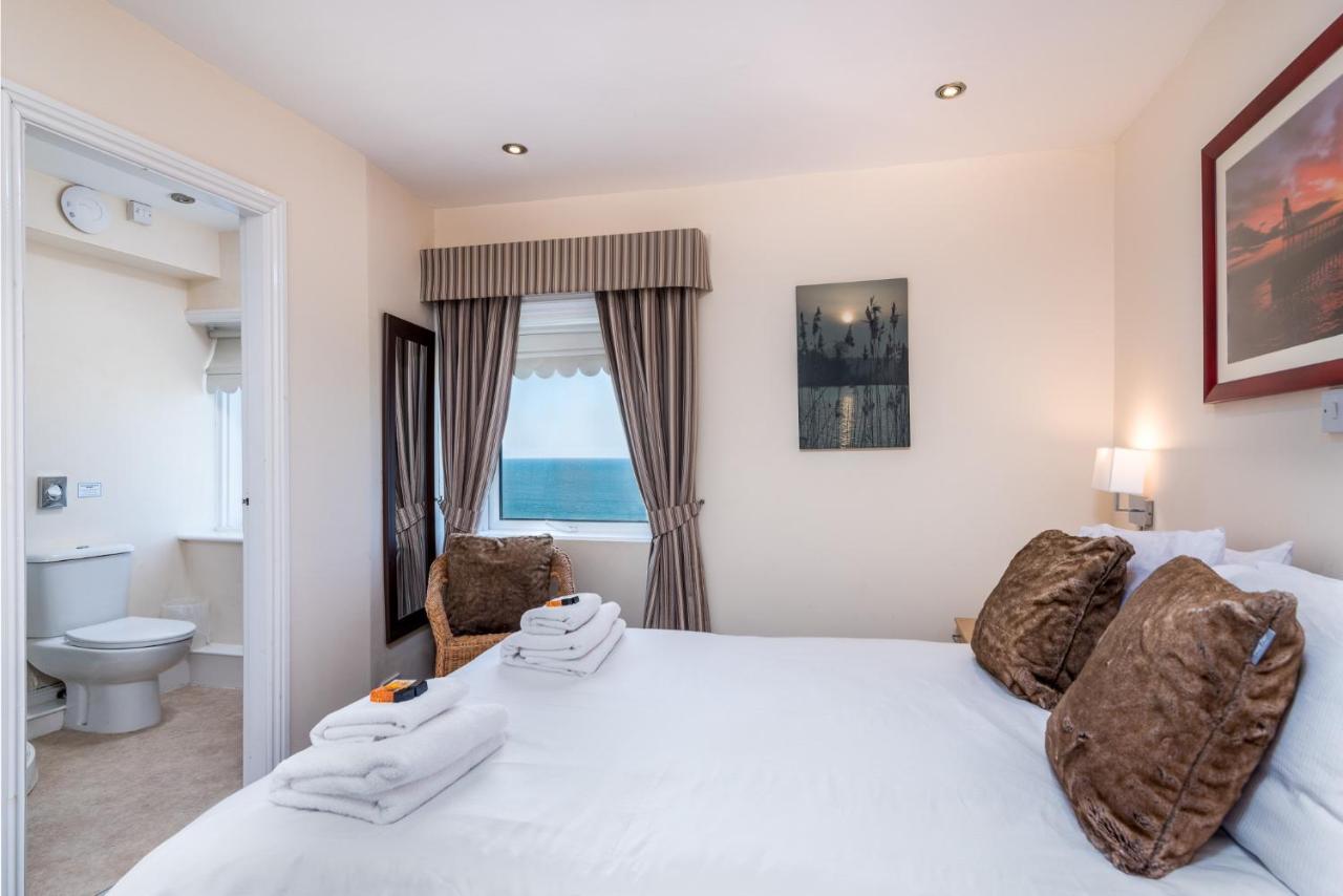 Riviera Guesthouse Уитби Екстериор снимка