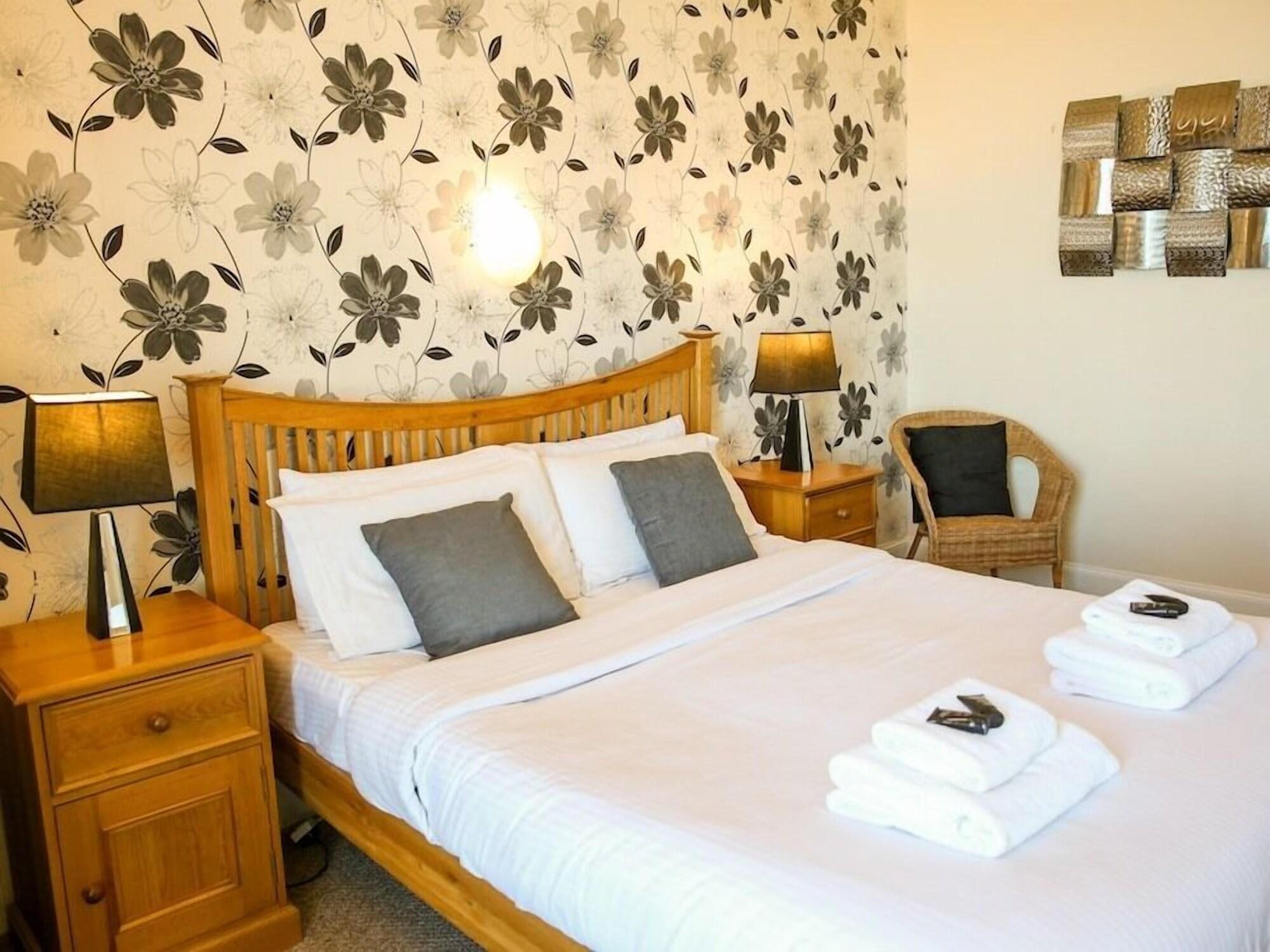 Riviera Guesthouse Уитби Екстериор снимка