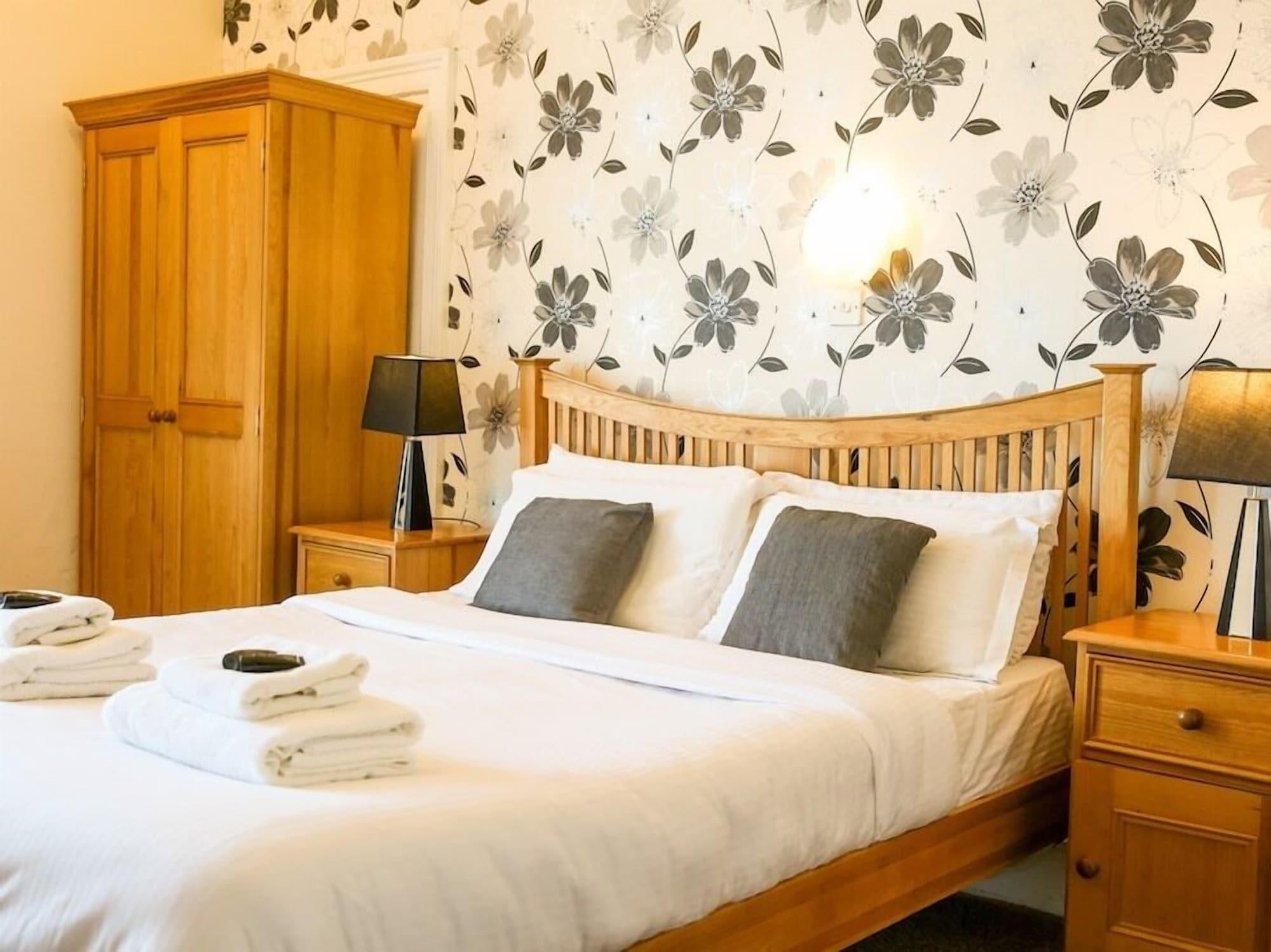 Riviera Guesthouse Уитби Екстериор снимка
