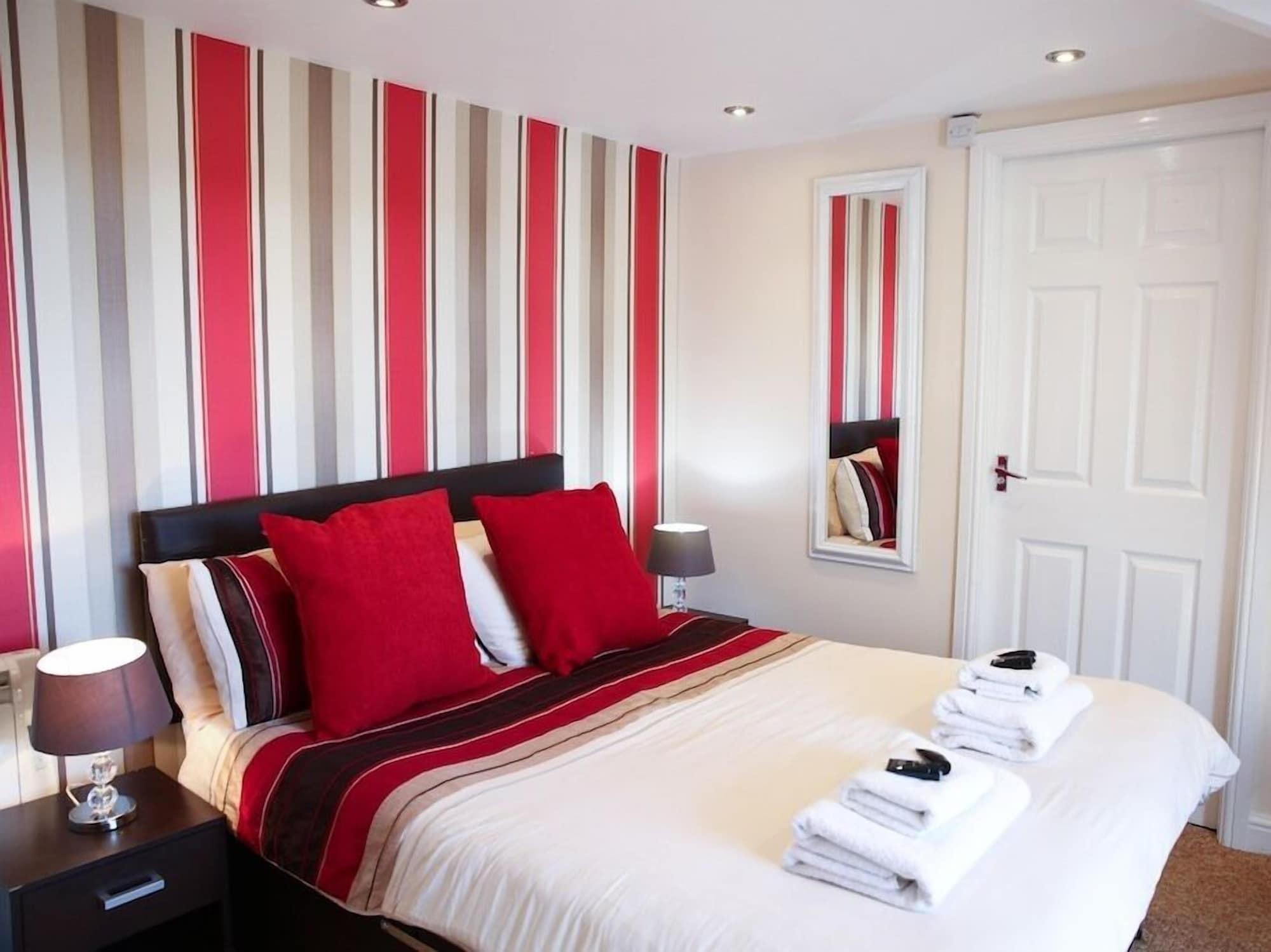 Riviera Guesthouse Уитби Екстериор снимка