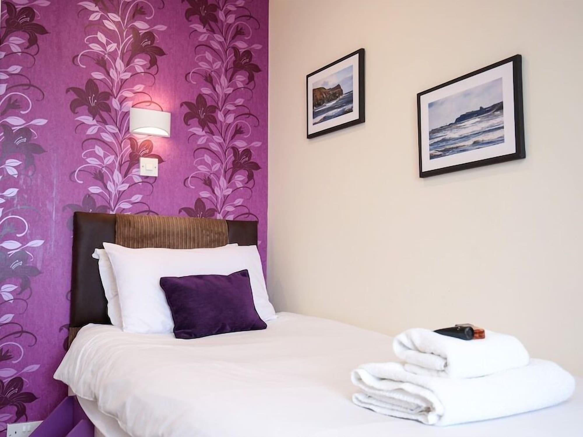 Riviera Guesthouse Уитби Екстериор снимка