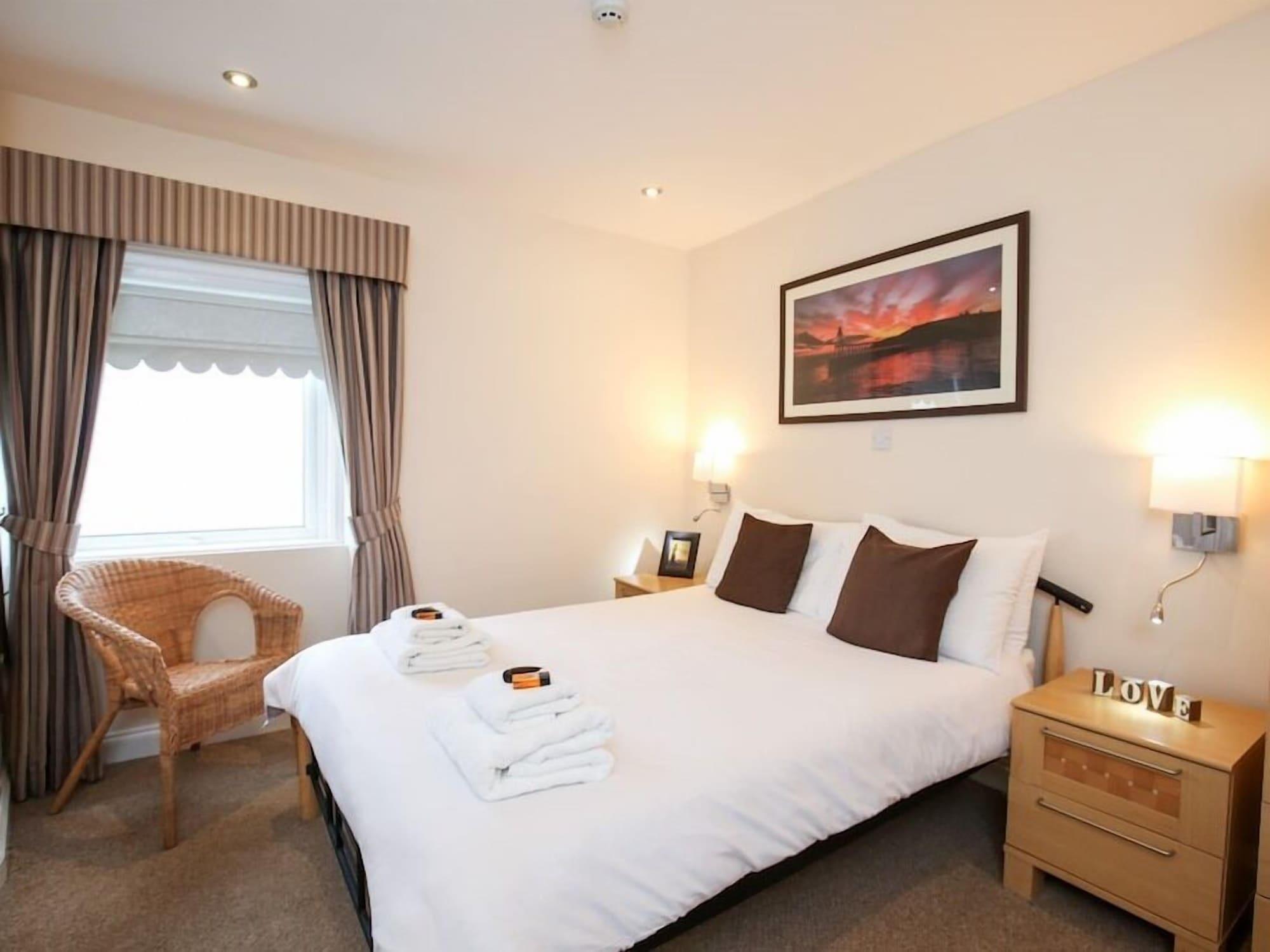 Riviera Guesthouse Уитби Екстериор снимка