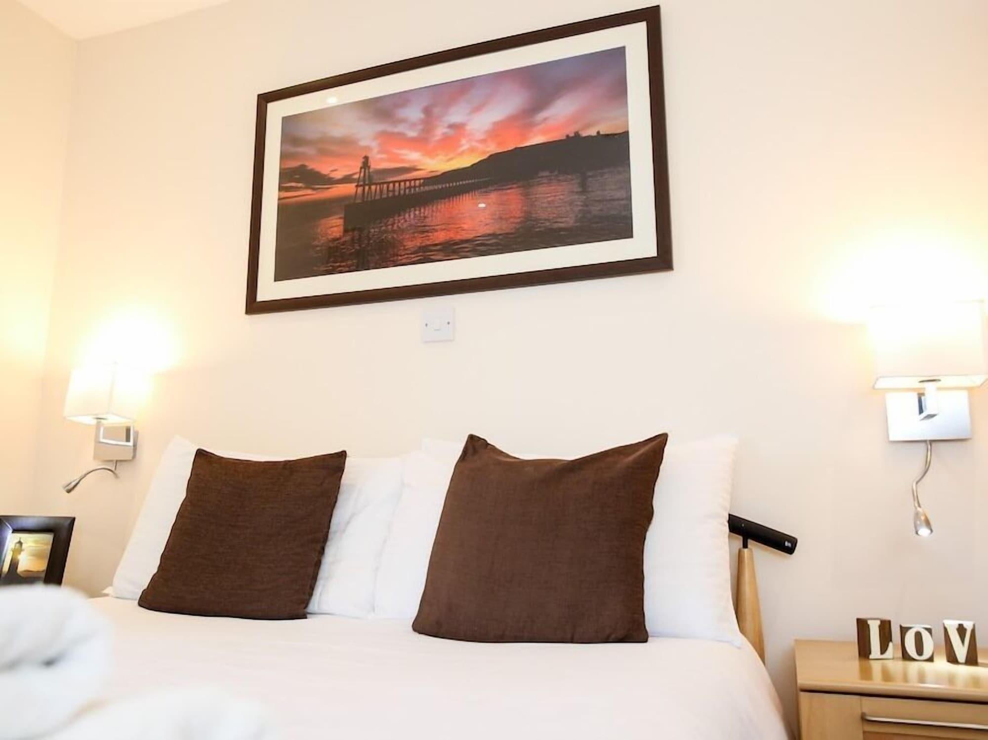 Riviera Guesthouse Уитби Екстериор снимка