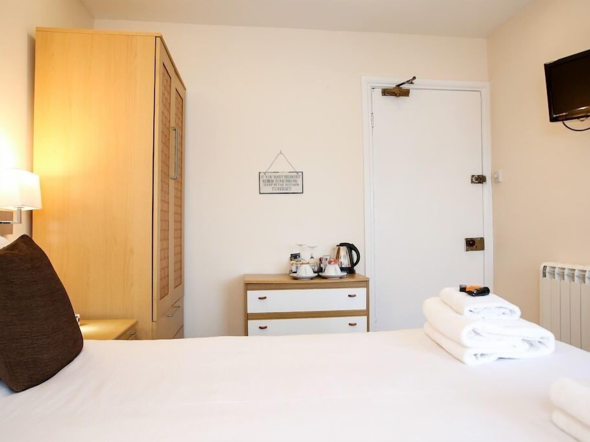 Riviera Guesthouse Уитби Екстериор снимка