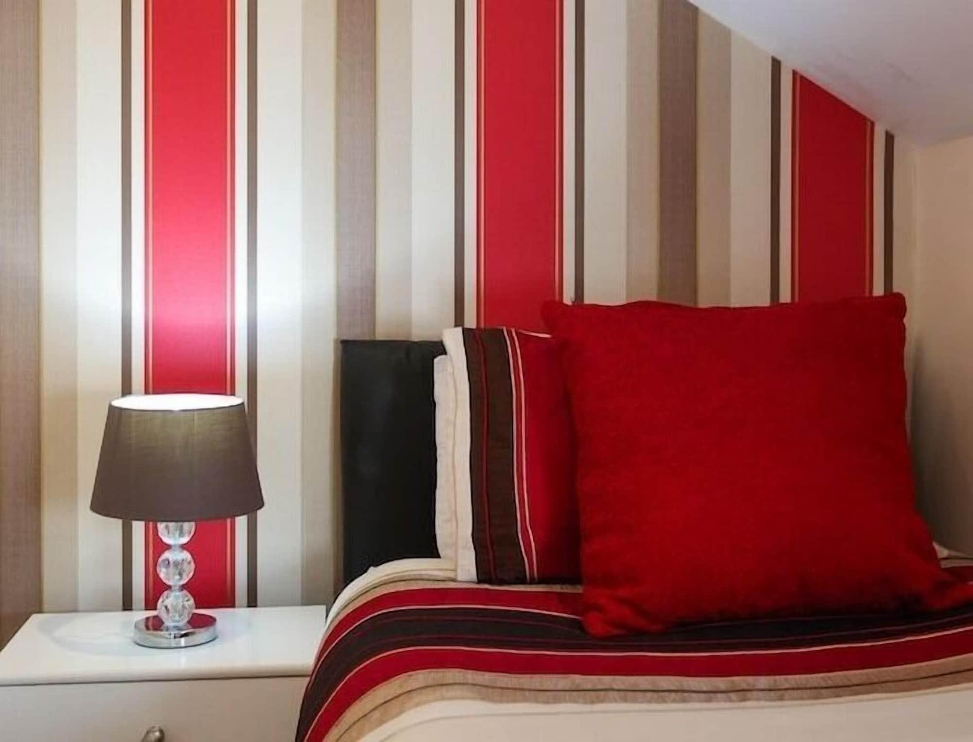 Riviera Guesthouse Уитби Екстериор снимка