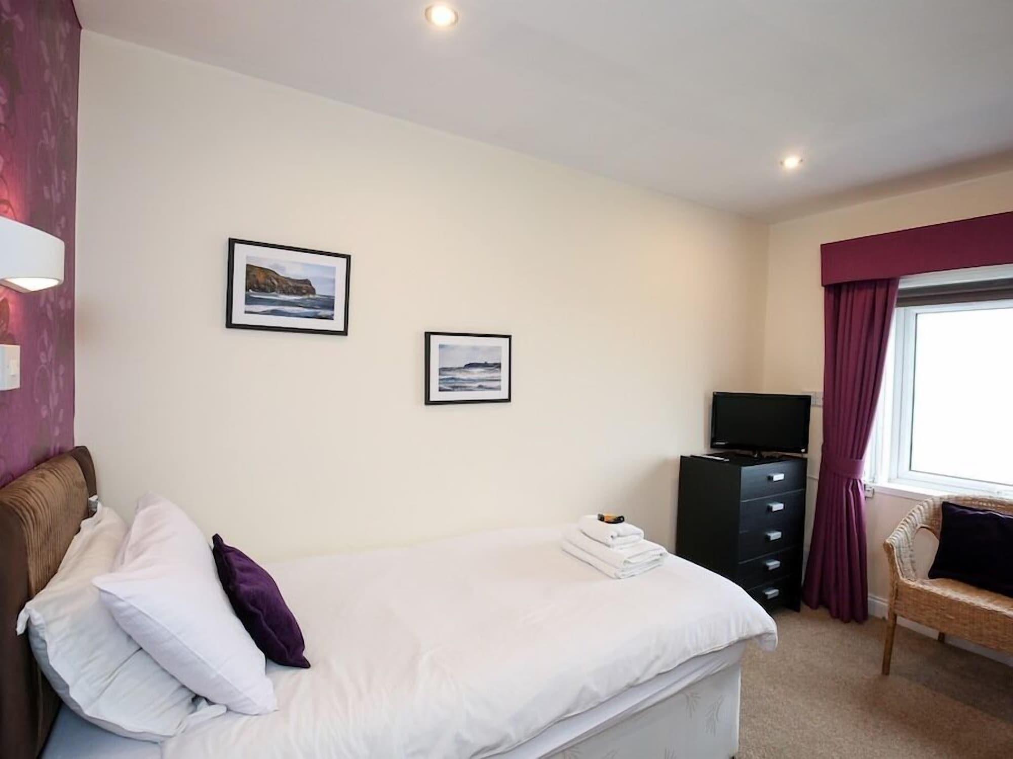 Riviera Guesthouse Уитби Екстериор снимка