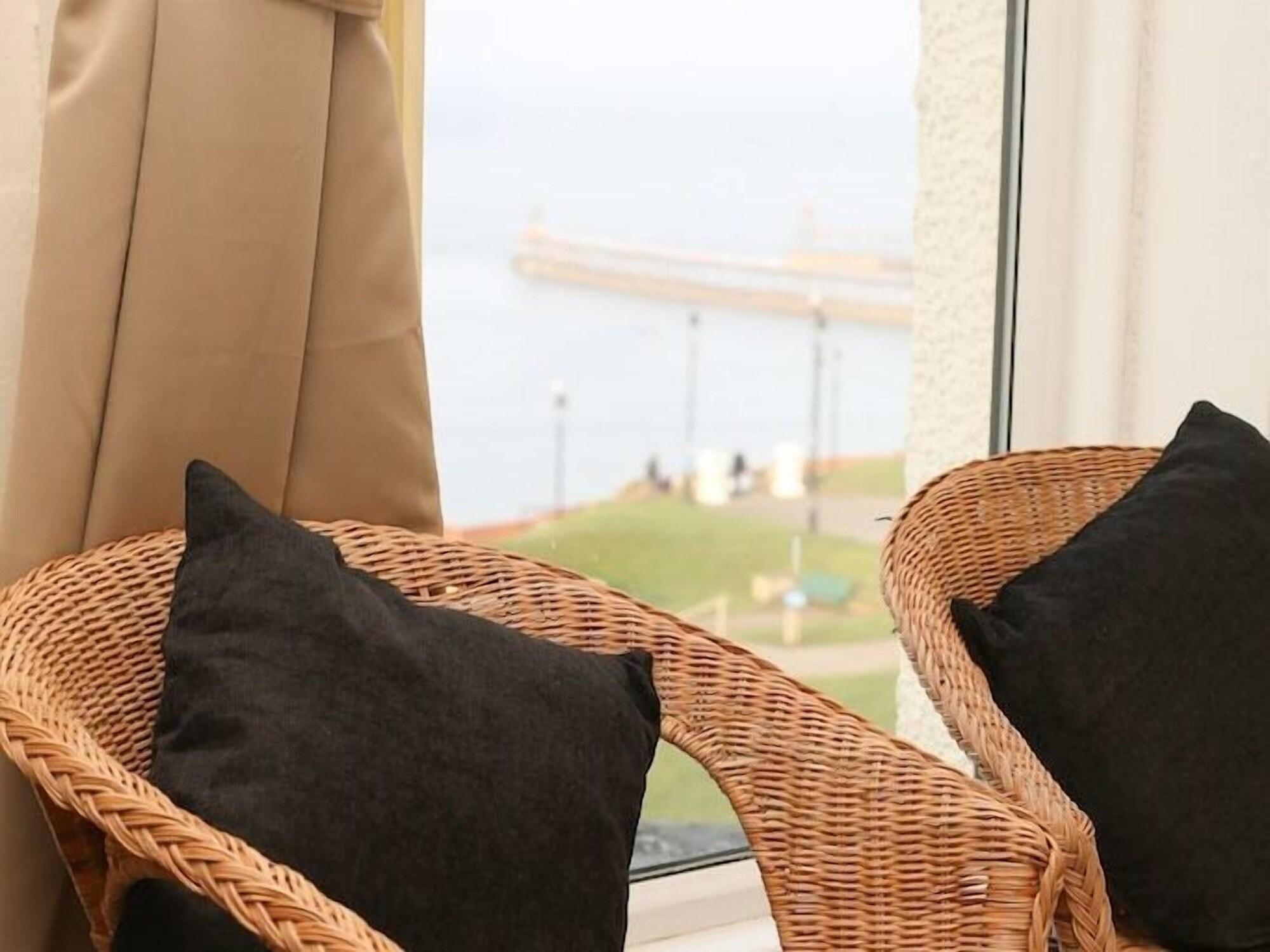 Riviera Guesthouse Уитби Екстериор снимка