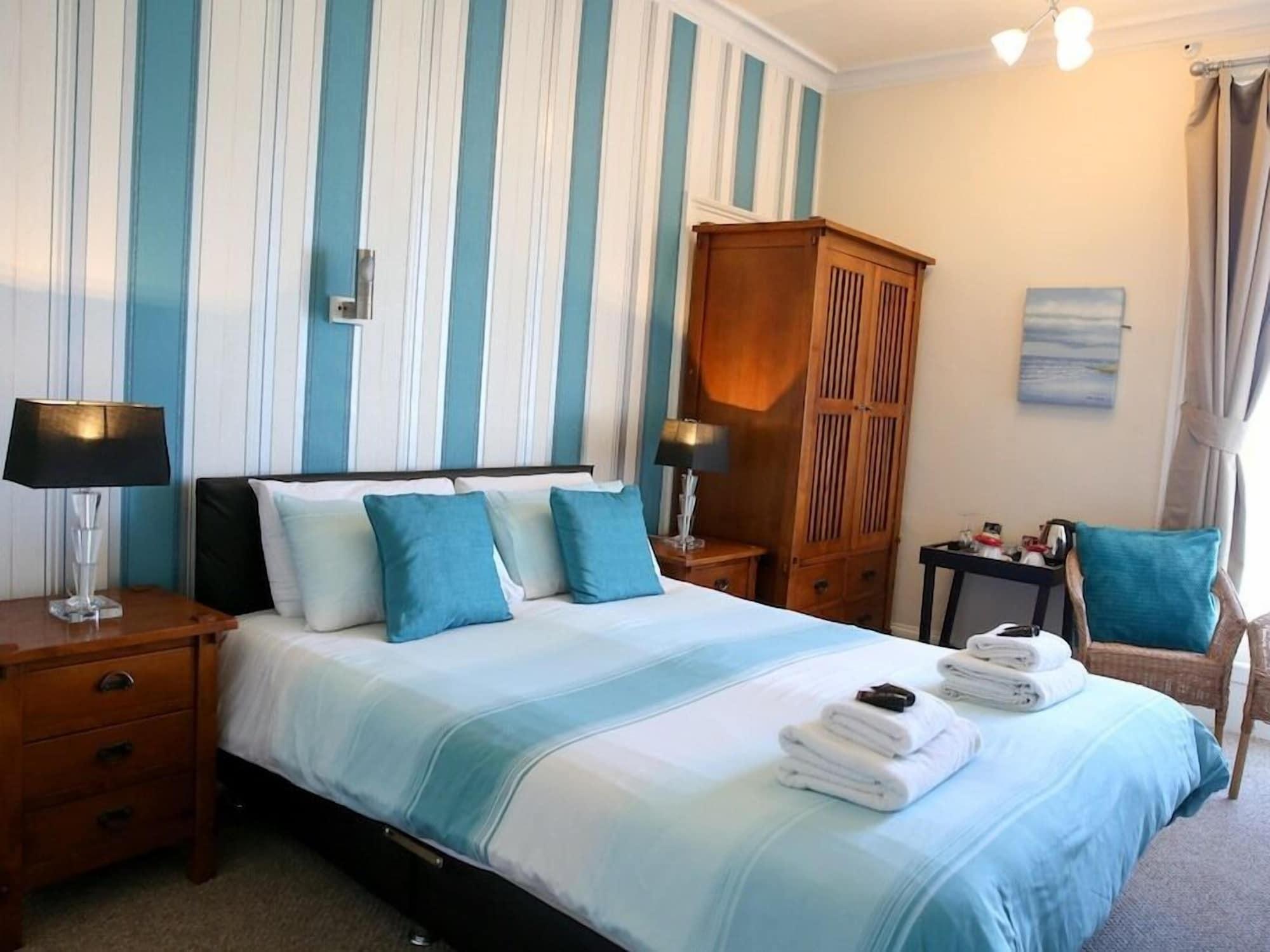 Riviera Guesthouse Уитби Екстериор снимка
