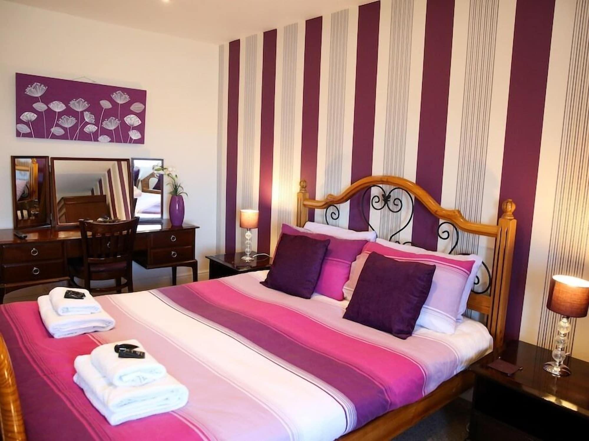 Riviera Guesthouse Уитби Екстериор снимка