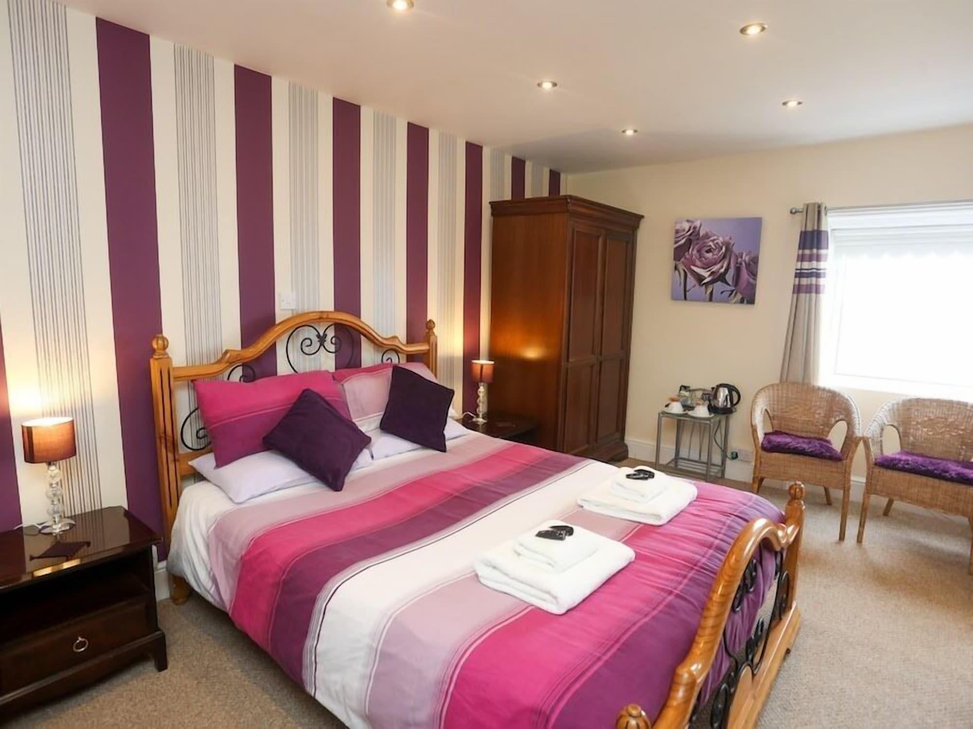 Riviera Guesthouse Уитби Екстериор снимка