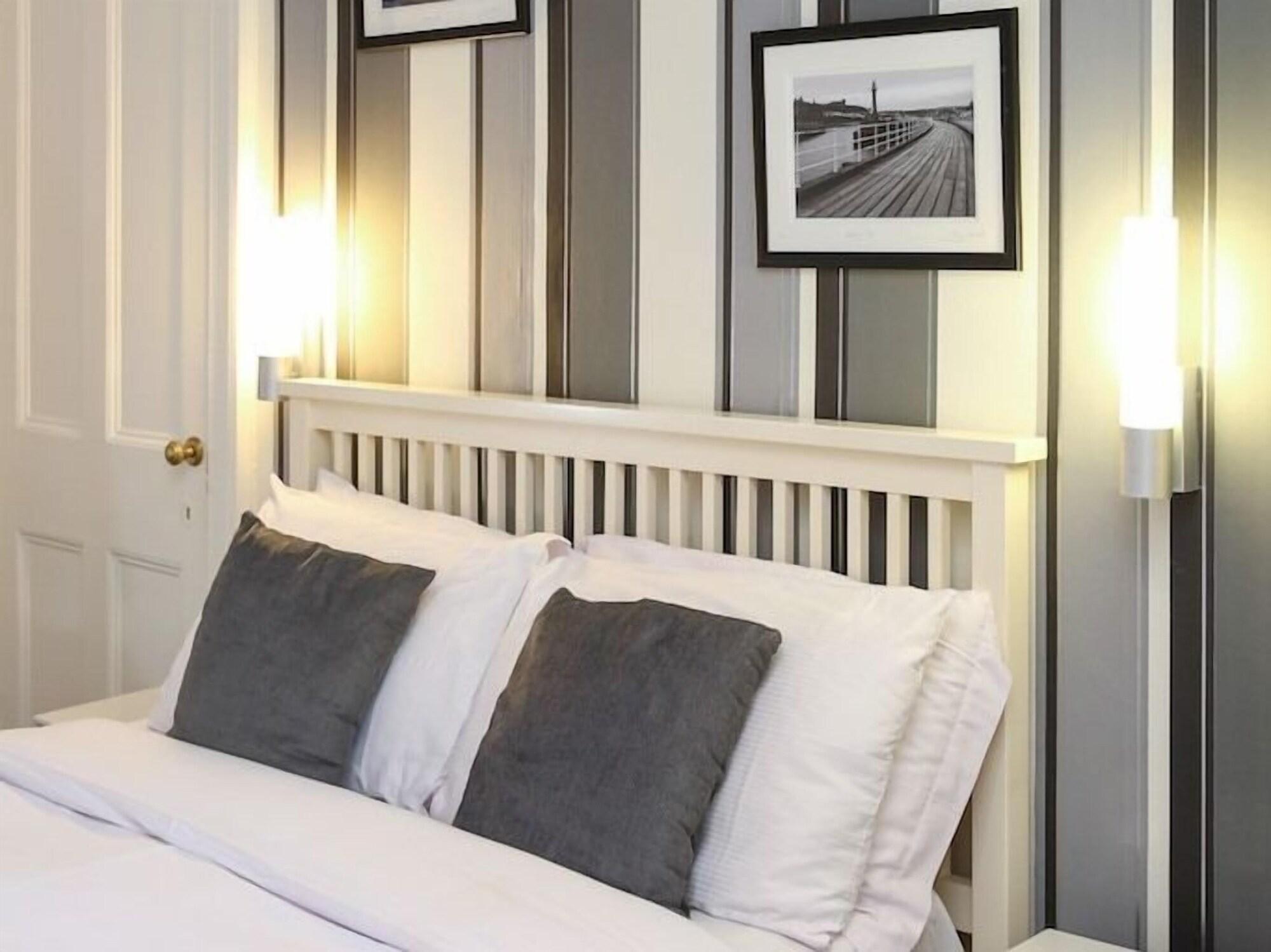 Riviera Guesthouse Уитби Екстериор снимка