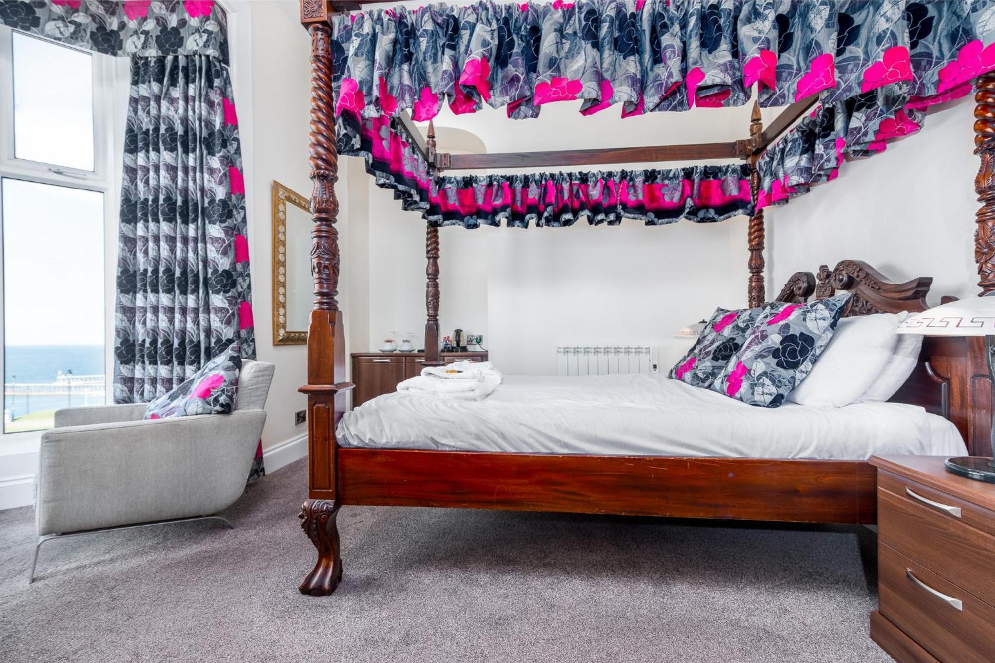 Riviera Guesthouse Уитби Екстериор снимка