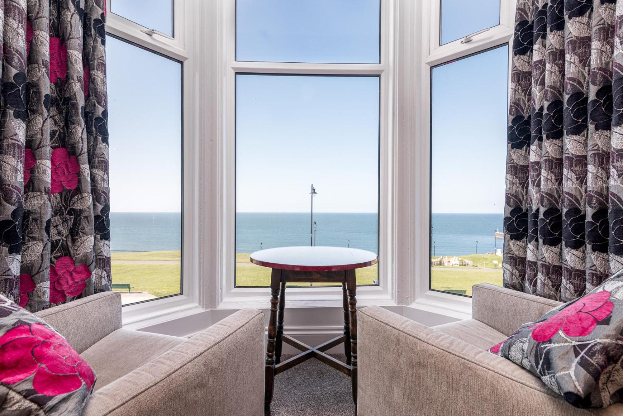 Riviera Guesthouse Уитби Екстериор снимка