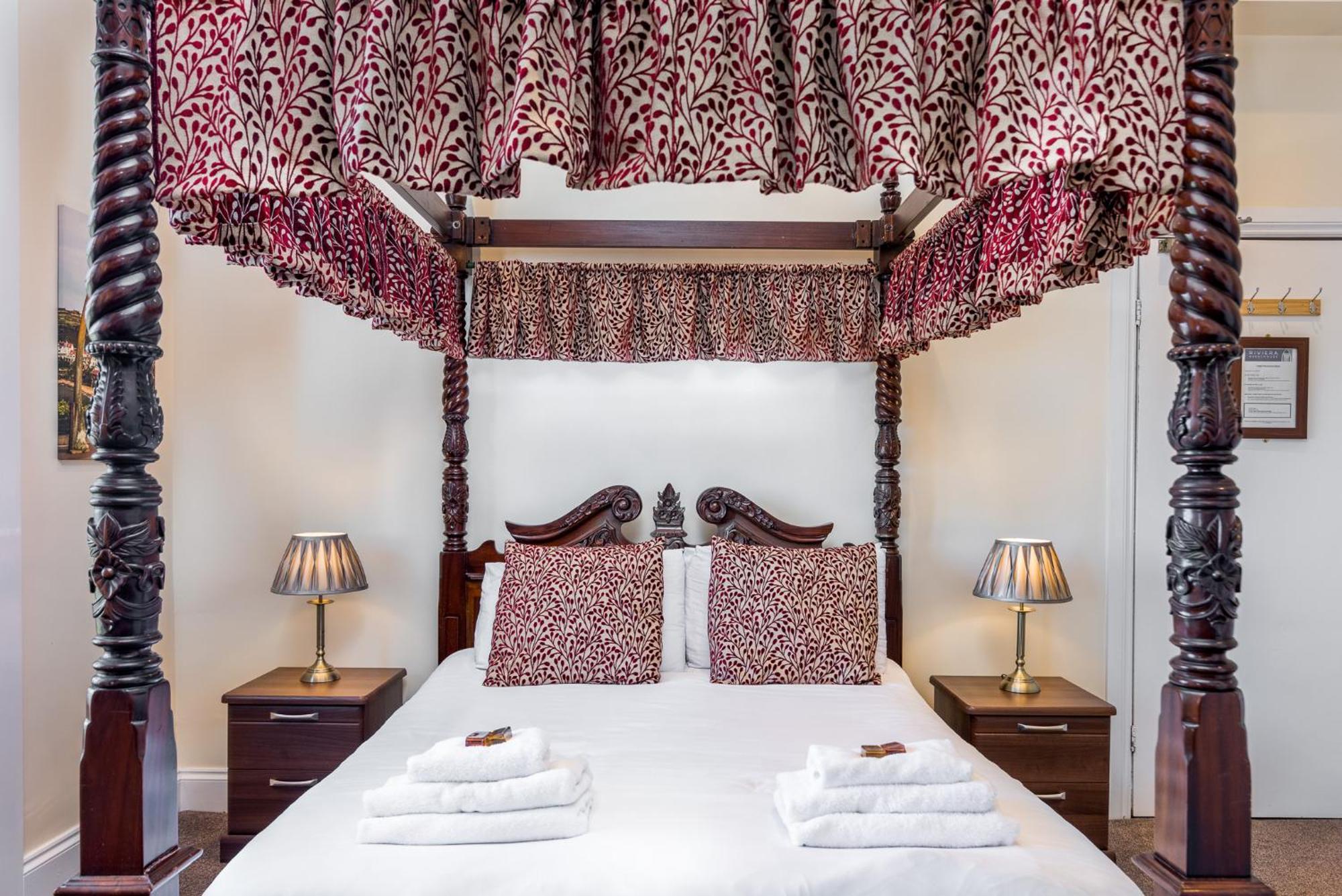 Riviera Guesthouse Уитби Екстериор снимка