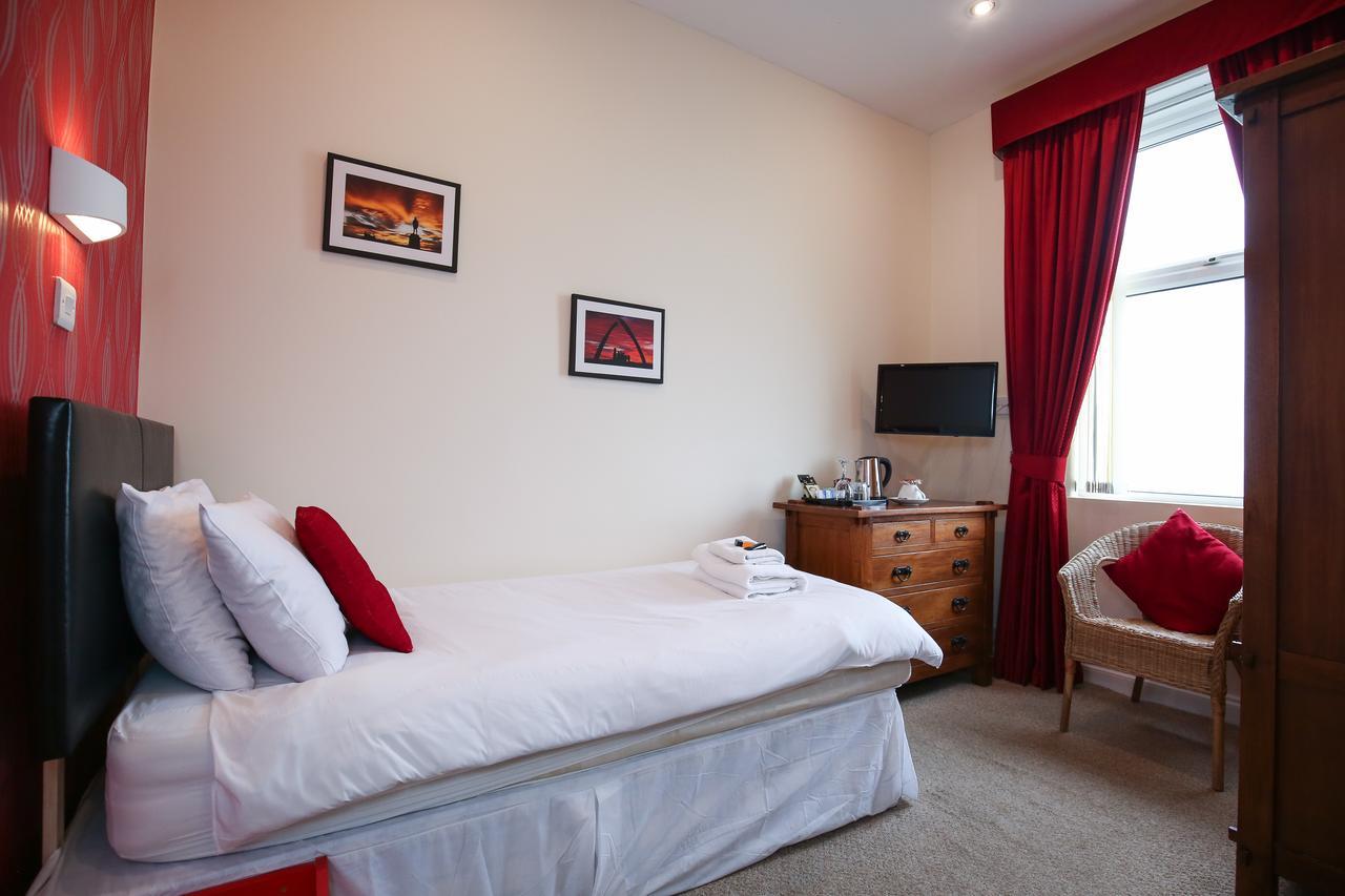 Riviera Guesthouse Уитби Екстериор снимка