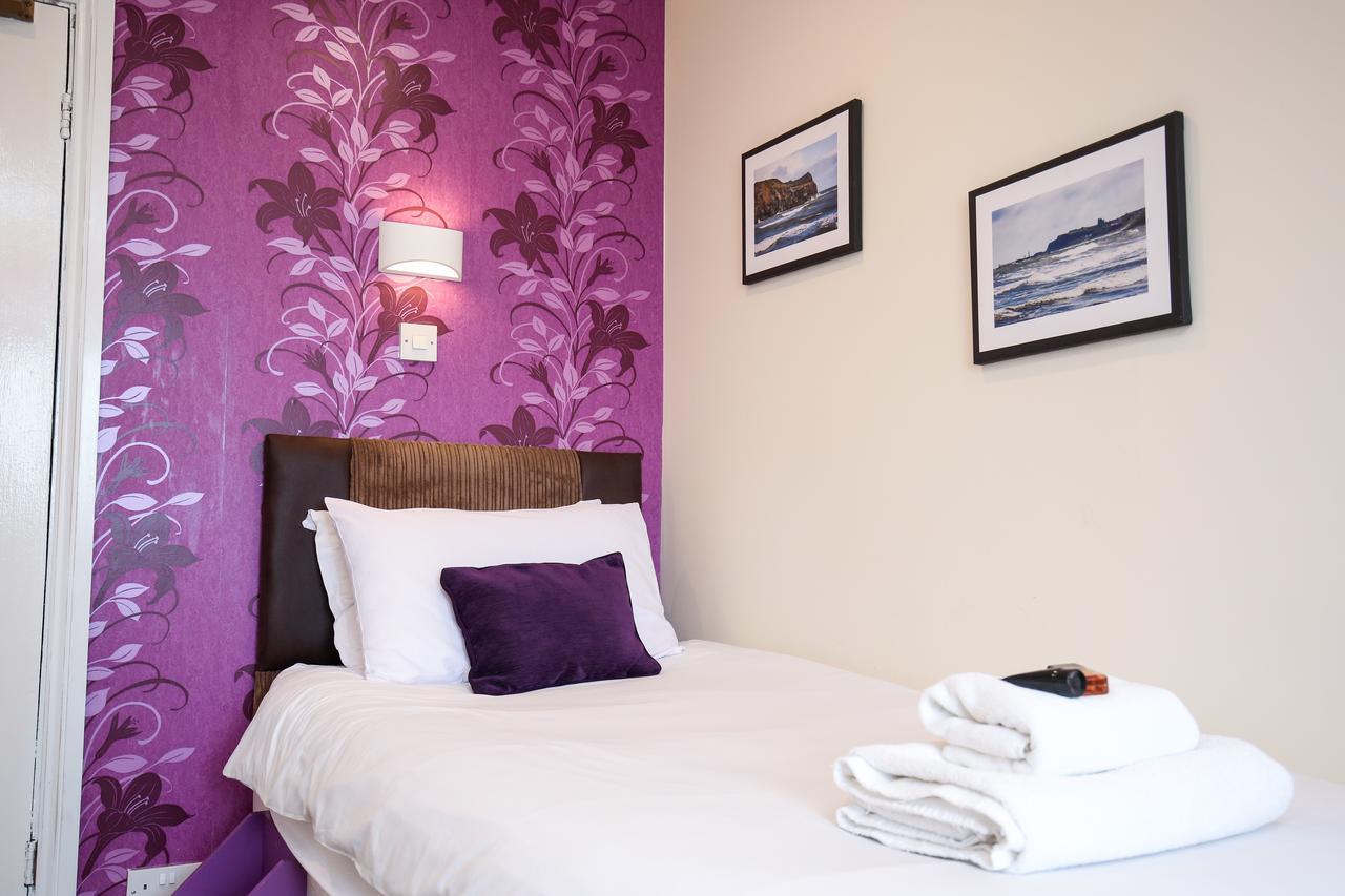 Riviera Guesthouse Уитби Екстериор снимка